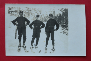 AK Militär / 1914-1918 / 1 WK / Foto Karte / Soldaten / Uniform / Ski / Schnee